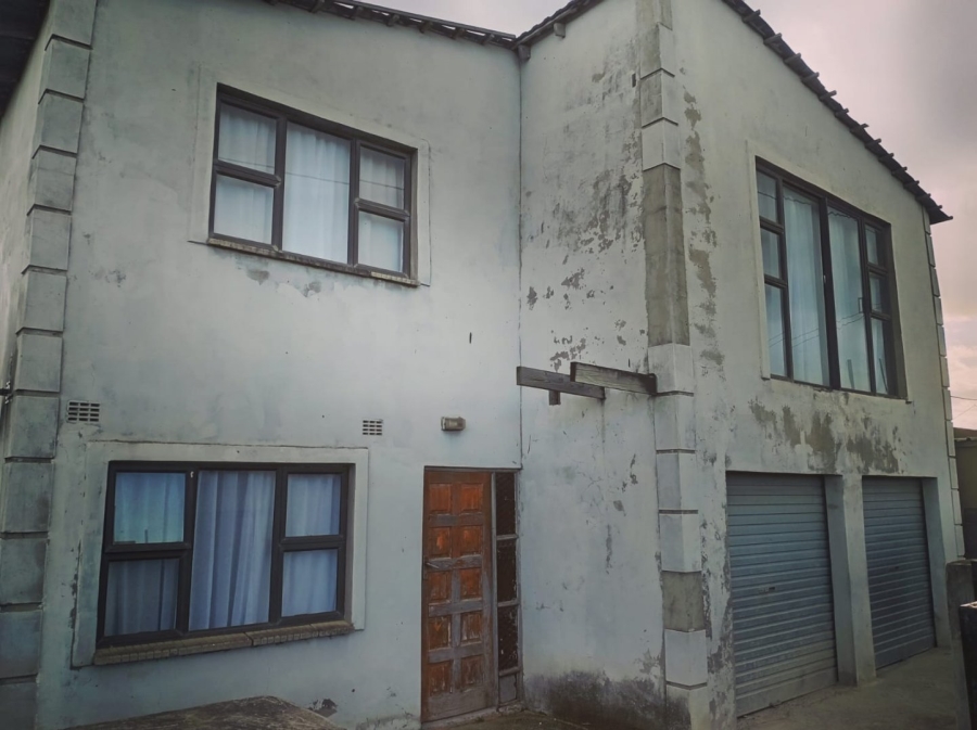 5 Bedroom Property for Sale in Scenery Park Eastern Cape